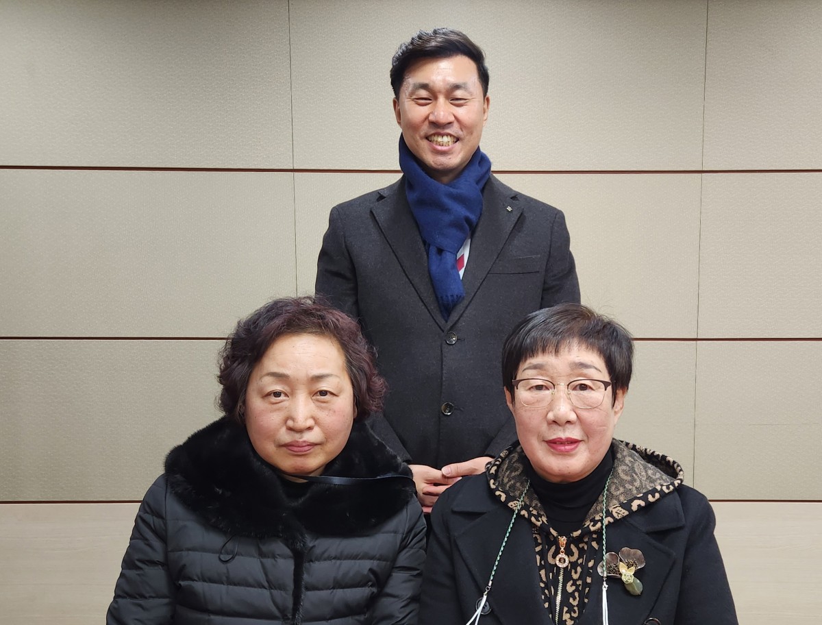 사본 -천영희, 오경분 (안경쓰신분).jpg